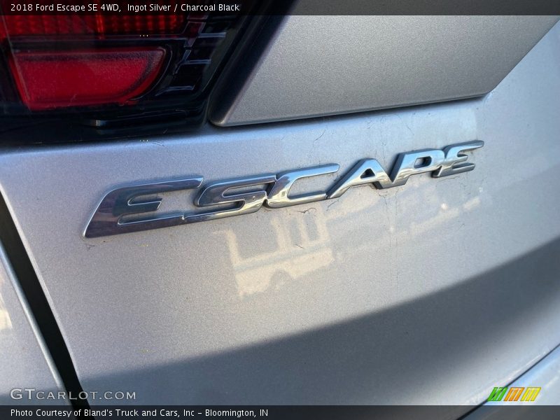 Ingot Silver / Charcoal Black 2018 Ford Escape SE 4WD