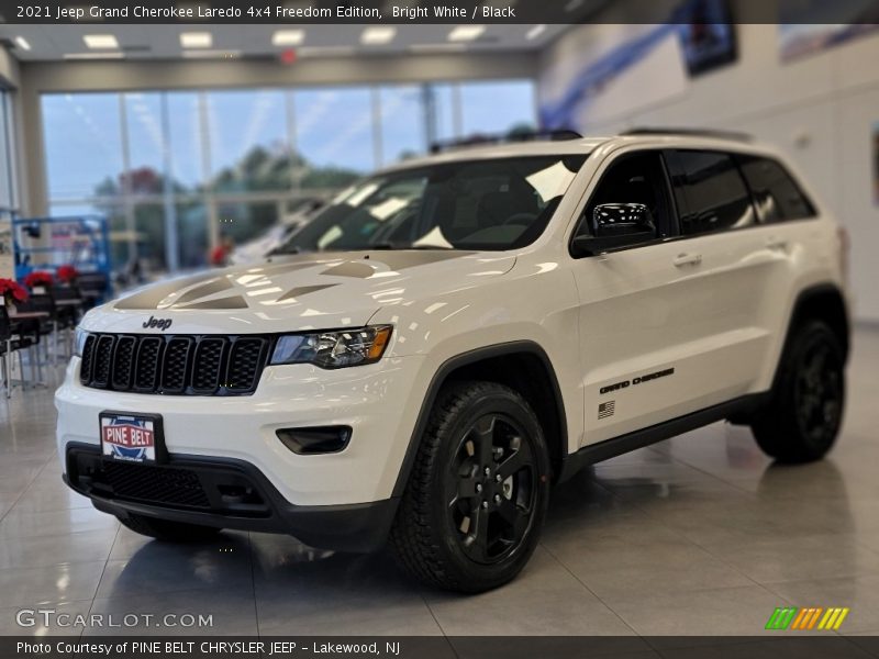 Bright White / Black 2021 Jeep Grand Cherokee Laredo 4x4 Freedom Edition
