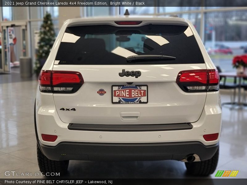 Bright White / Black 2021 Jeep Grand Cherokee Laredo 4x4 Freedom Edition