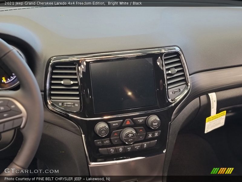 Bright White / Black 2021 Jeep Grand Cherokee Laredo 4x4 Freedom Edition
