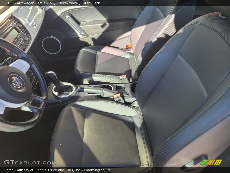 Candy White / Titan Black 2012 Volkswagen Beetle 2.5L