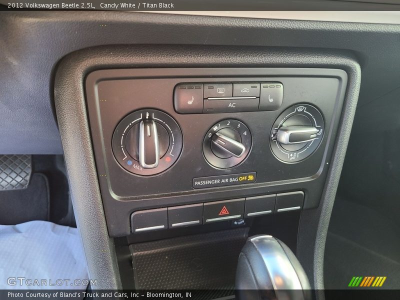 Candy White / Titan Black 2012 Volkswagen Beetle 2.5L