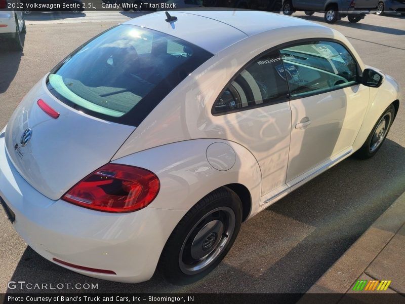 Candy White / Titan Black 2012 Volkswagen Beetle 2.5L