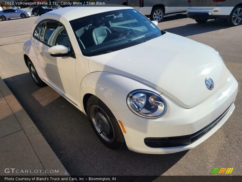 Candy White / Titan Black 2012 Volkswagen Beetle 2.5L