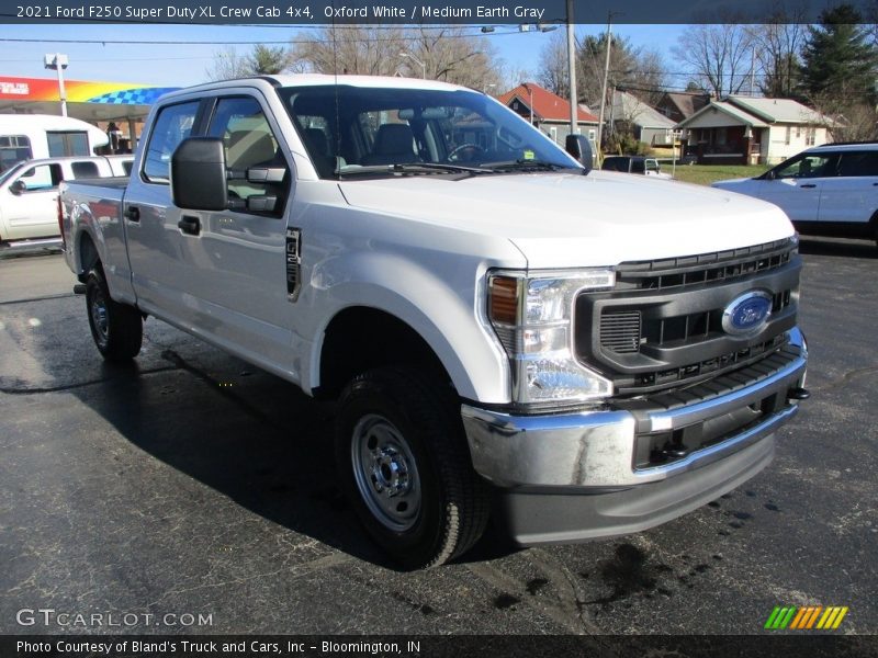 Oxford White / Medium Earth Gray 2021 Ford F250 Super Duty XL Crew Cab 4x4