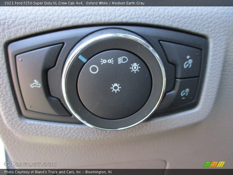 Oxford White / Medium Earth Gray 2021 Ford F250 Super Duty XL Crew Cab 4x4