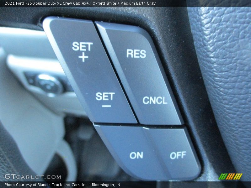 Oxford White / Medium Earth Gray 2021 Ford F250 Super Duty XL Crew Cab 4x4