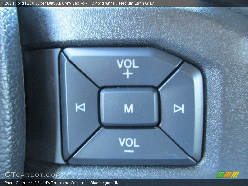 Oxford White / Medium Earth Gray 2021 Ford F250 Super Duty XL Crew Cab 4x4