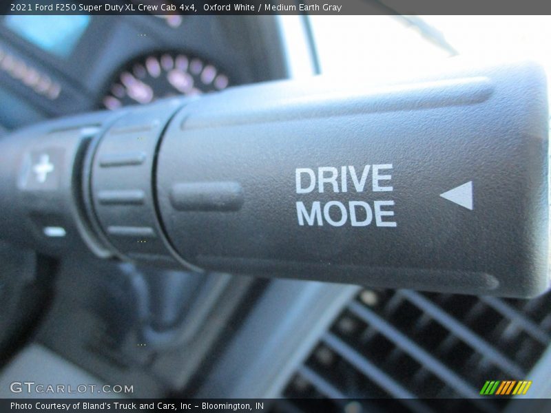 Oxford White / Medium Earth Gray 2021 Ford F250 Super Duty XL Crew Cab 4x4