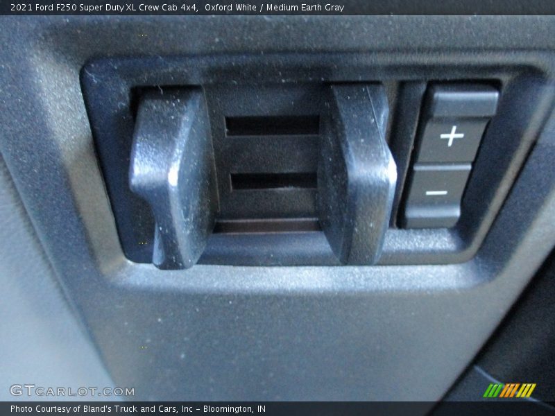 Oxford White / Medium Earth Gray 2021 Ford F250 Super Duty XL Crew Cab 4x4