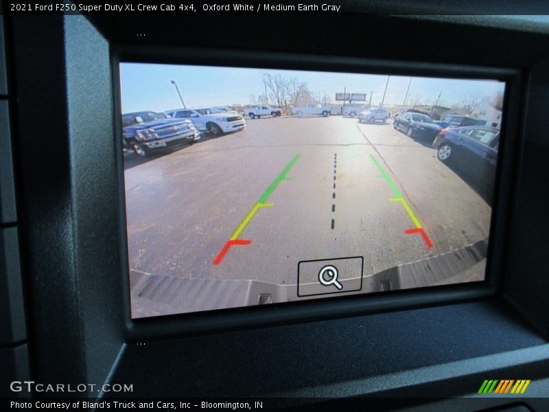 Oxford White / Medium Earth Gray 2021 Ford F250 Super Duty XL Crew Cab 4x4