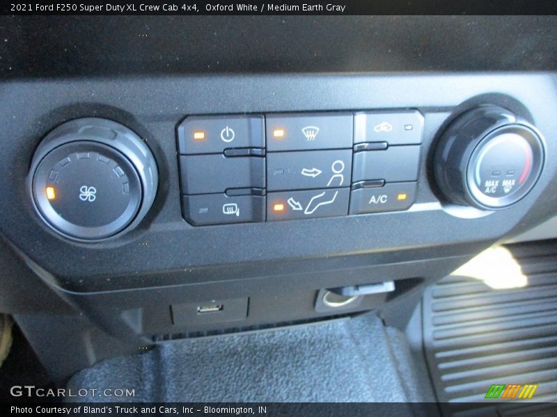 Oxford White / Medium Earth Gray 2021 Ford F250 Super Duty XL Crew Cab 4x4