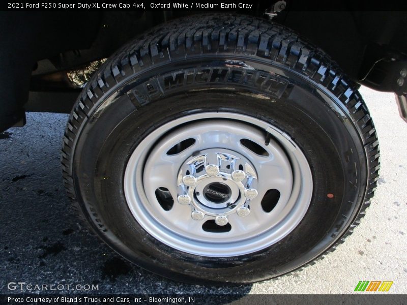 Oxford White / Medium Earth Gray 2021 Ford F250 Super Duty XL Crew Cab 4x4