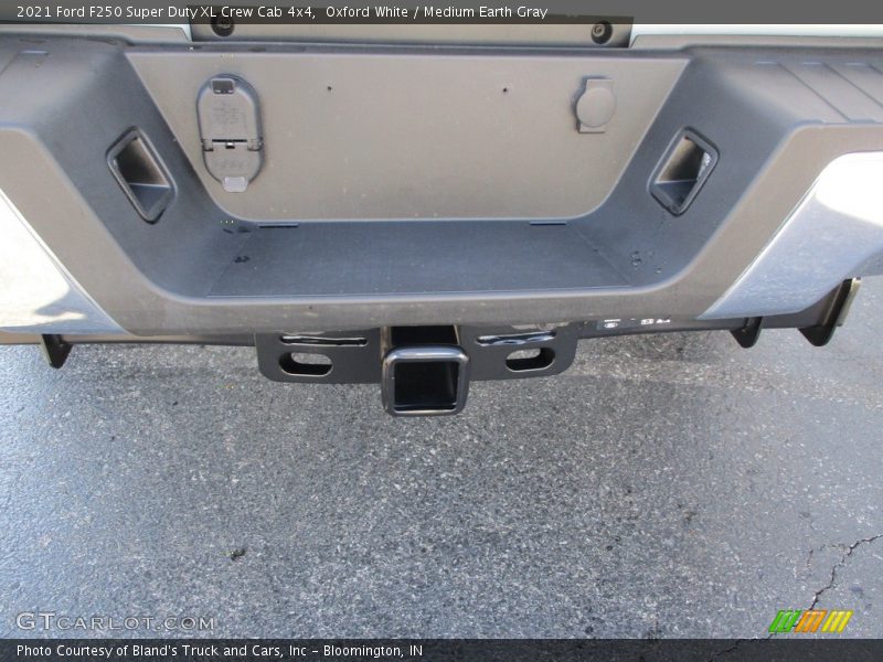 Oxford White / Medium Earth Gray 2021 Ford F250 Super Duty XL Crew Cab 4x4