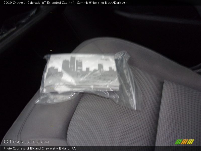 Summit White / Jet Black/Dark Ash 2019 Chevrolet Colorado WT Extended Cab 4x4