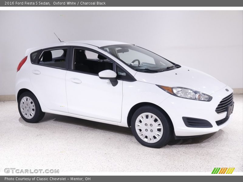 Oxford White / Charcoal Black 2016 Ford Fiesta S Sedan