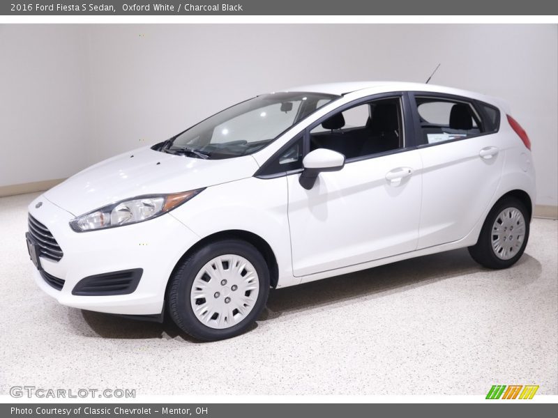 Oxford White / Charcoal Black 2016 Ford Fiesta S Sedan