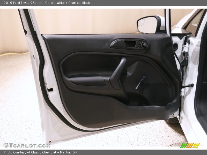 Oxford White / Charcoal Black 2016 Ford Fiesta S Sedan