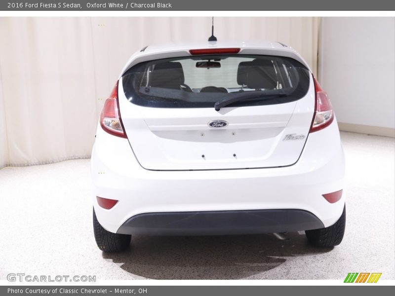 Oxford White / Charcoal Black 2016 Ford Fiesta S Sedan