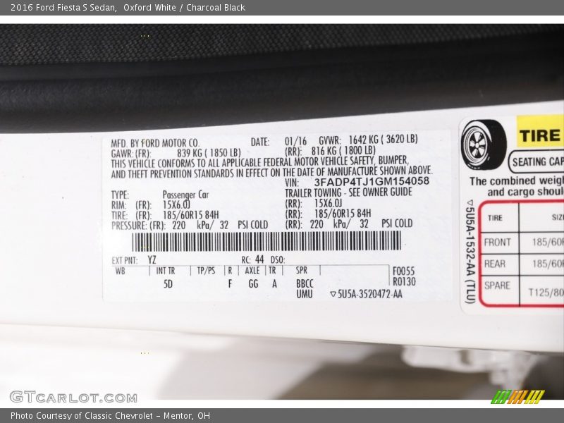 Oxford White / Charcoal Black 2016 Ford Fiesta S Sedan