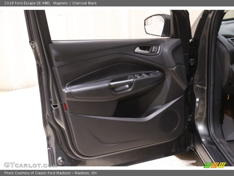 Magnetic / Charcoal Black 2018 Ford Escape SE 4WD