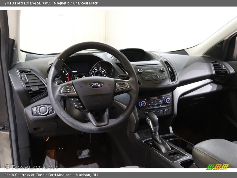 Magnetic / Charcoal Black 2018 Ford Escape SE 4WD