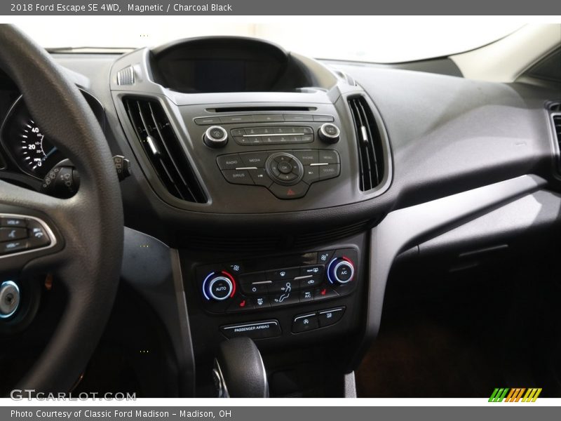 Magnetic / Charcoal Black 2018 Ford Escape SE 4WD
