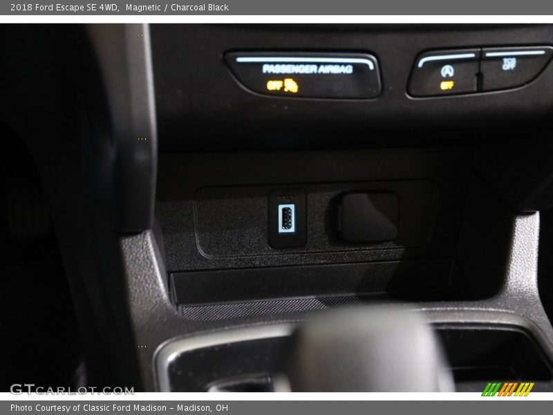 Magnetic / Charcoal Black 2018 Ford Escape SE 4WD