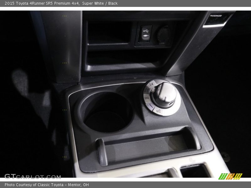 Super White / Black 2015 Toyota 4Runner SR5 Premium 4x4