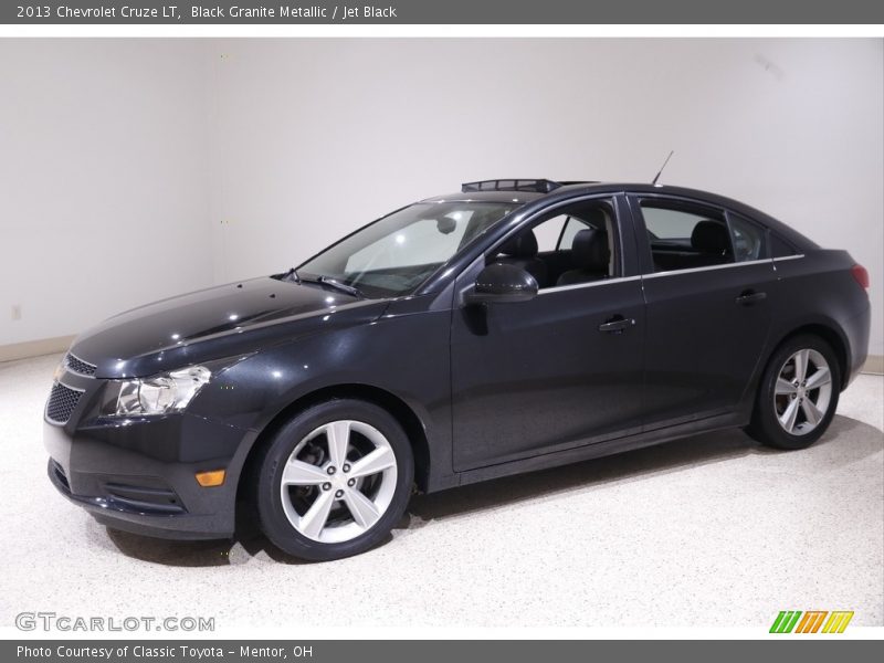 Front 3/4 View of 2013 Cruze LT
