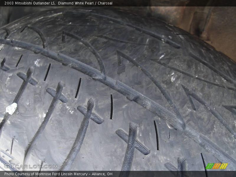 Diamond White Pearl / Charcoal 2003 Mitsubishi Outlander LS