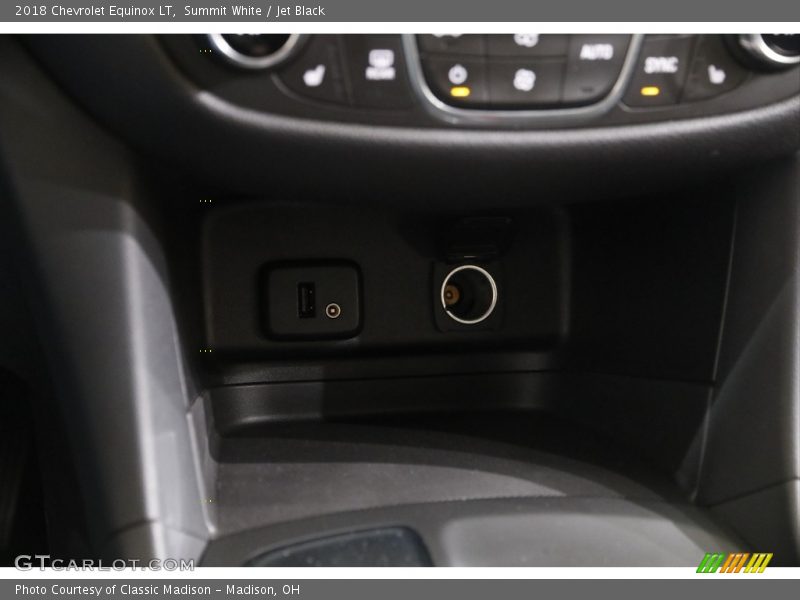 Summit White / Jet Black 2018 Chevrolet Equinox LT