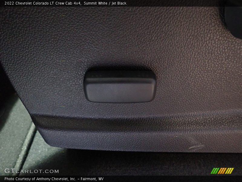 Summit White / Jet Black 2022 Chevrolet Colorado LT Crew Cab 4x4