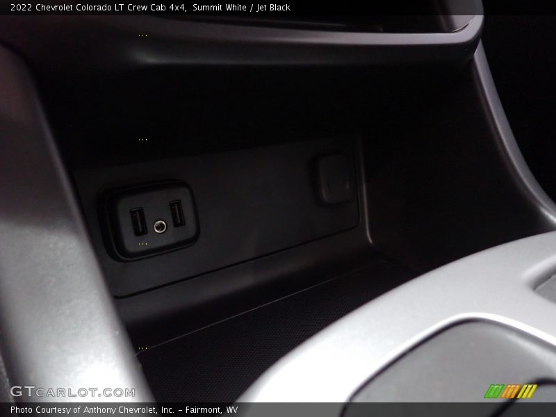Summit White / Jet Black 2022 Chevrolet Colorado LT Crew Cab 4x4