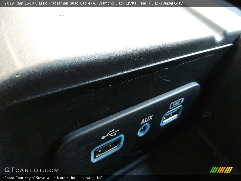 Diamond Black Crystal Pearl / Black/Diesel Gray 2019 Ram 1500 Classic Tradesman Quad Cab 4x4