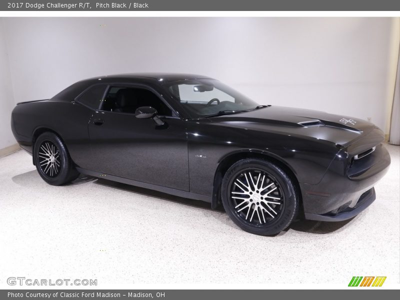 Pitch Black / Black 2017 Dodge Challenger R/T