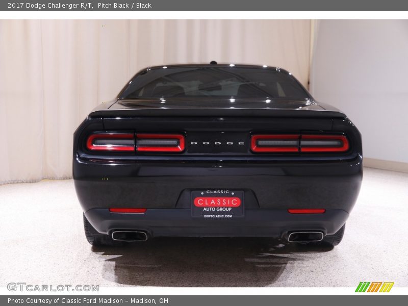 Pitch Black / Black 2017 Dodge Challenger R/T