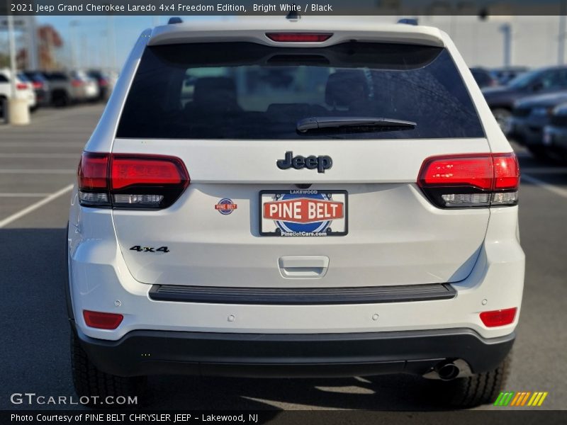 Bright White / Black 2021 Jeep Grand Cherokee Laredo 4x4 Freedom Edition