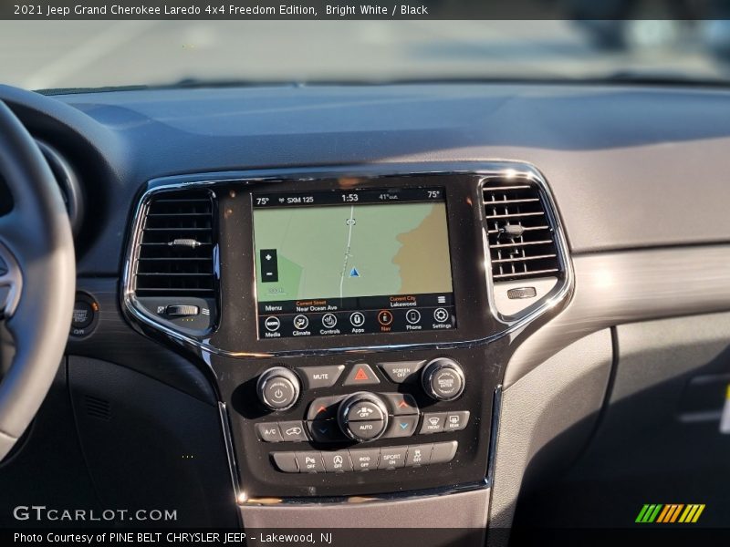 Bright White / Black 2021 Jeep Grand Cherokee Laredo 4x4 Freedom Edition