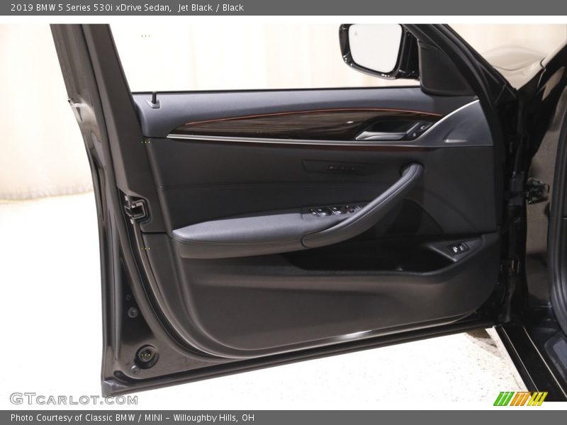 Jet Black / Black 2019 BMW 5 Series 530i xDrive Sedan