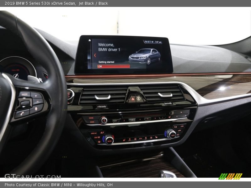Jet Black / Black 2019 BMW 5 Series 530i xDrive Sedan