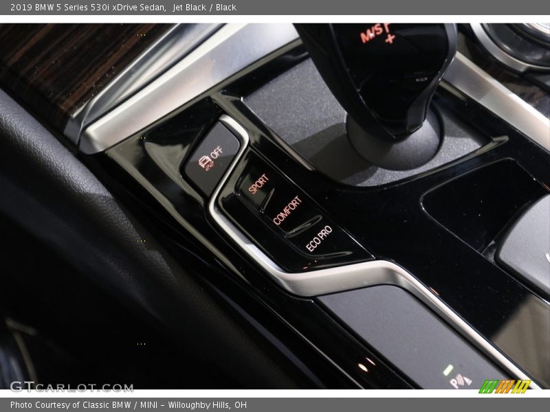 Jet Black / Black 2019 BMW 5 Series 530i xDrive Sedan