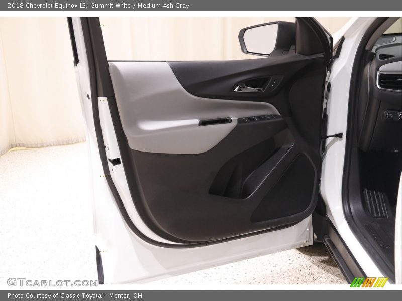 Summit White / Medium Ash Gray 2018 Chevrolet Equinox LS