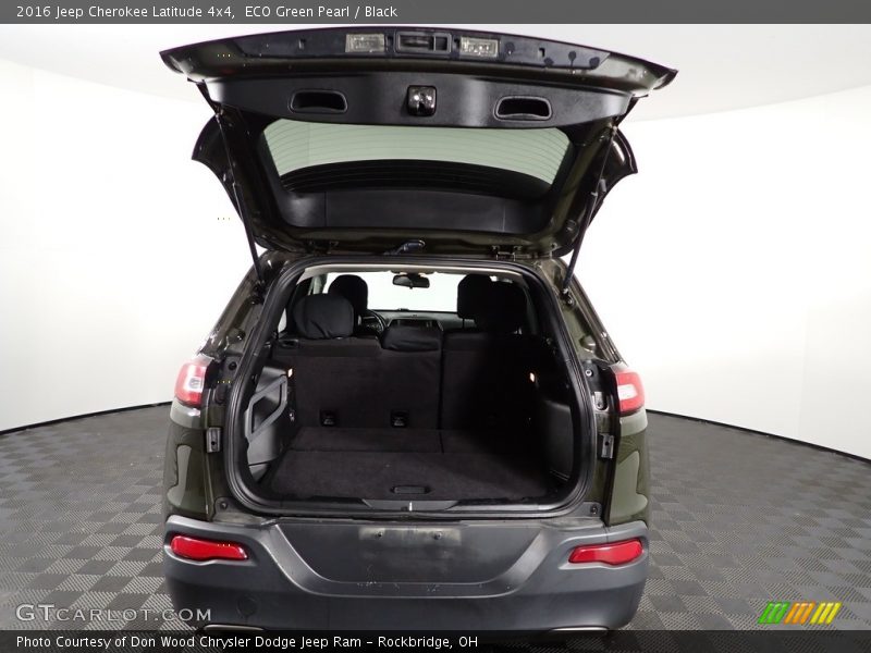 ECO Green Pearl / Black 2016 Jeep Cherokee Latitude 4x4