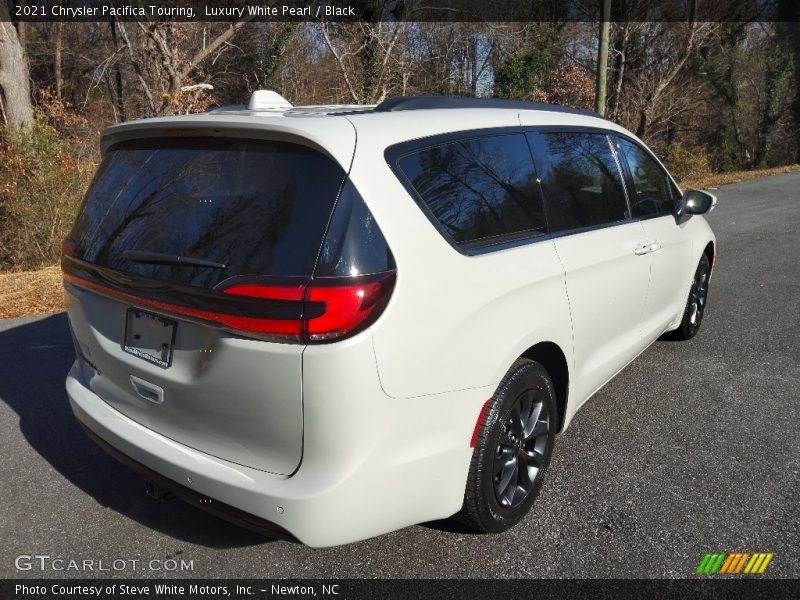 Luxury White Pearl / Black 2021 Chrysler Pacifica Touring
