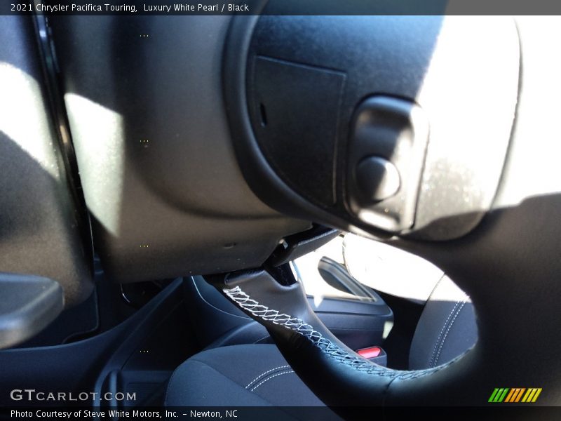 Luxury White Pearl / Black 2021 Chrysler Pacifica Touring