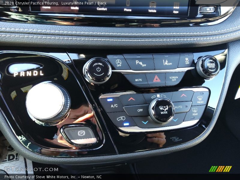 Luxury White Pearl / Black 2021 Chrysler Pacifica Touring