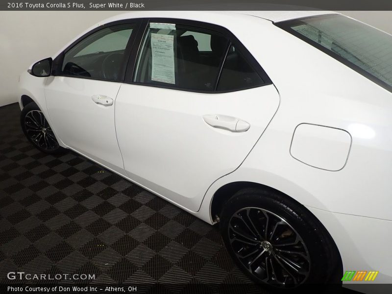 Super White / Black 2016 Toyota Corolla S Plus