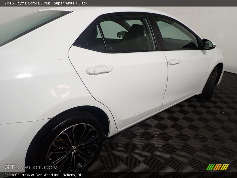 Super White / Black 2016 Toyota Corolla S Plus
