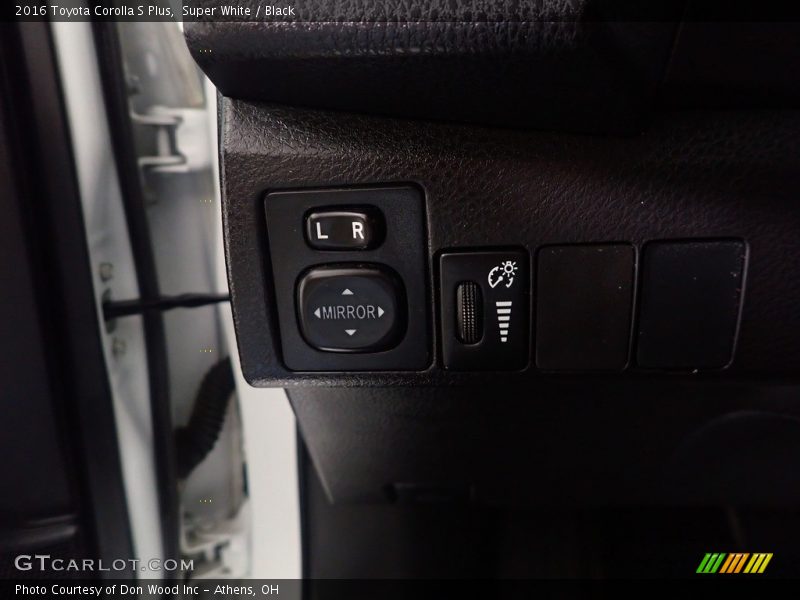 Super White / Black 2016 Toyota Corolla S Plus